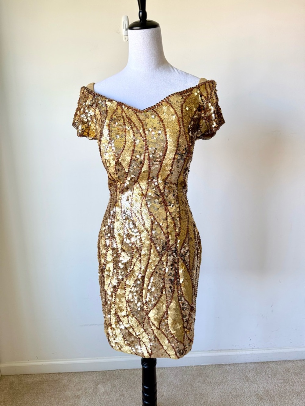 Vintage Glamorous ALYCE Designs Gold Sequin Cocktail Sheath Dress—SZ. 6
